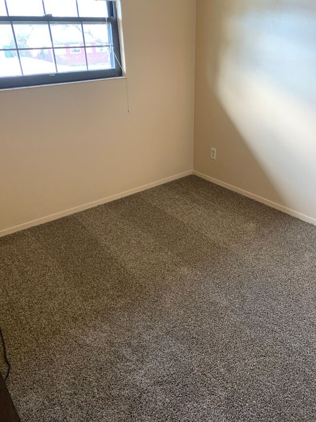 Building Photo - Three Bedroom One and a Half Bath Ranch Home in Delhi