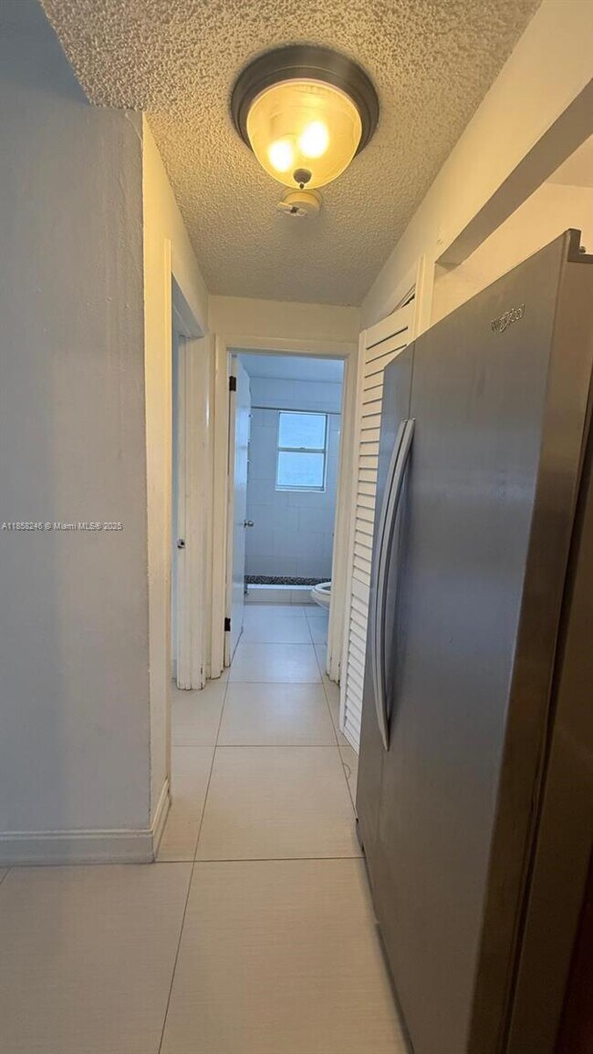 Building Photo - 9241 Collins Ave