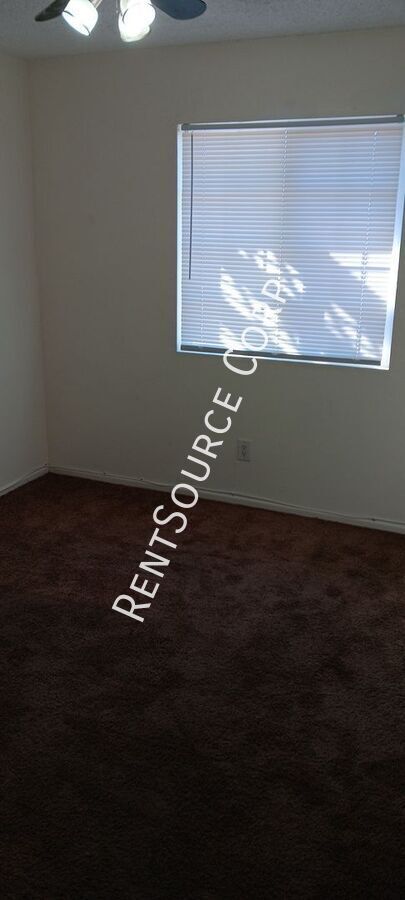 Building Photo - 3 Bedroom Home for Rent in Barstow