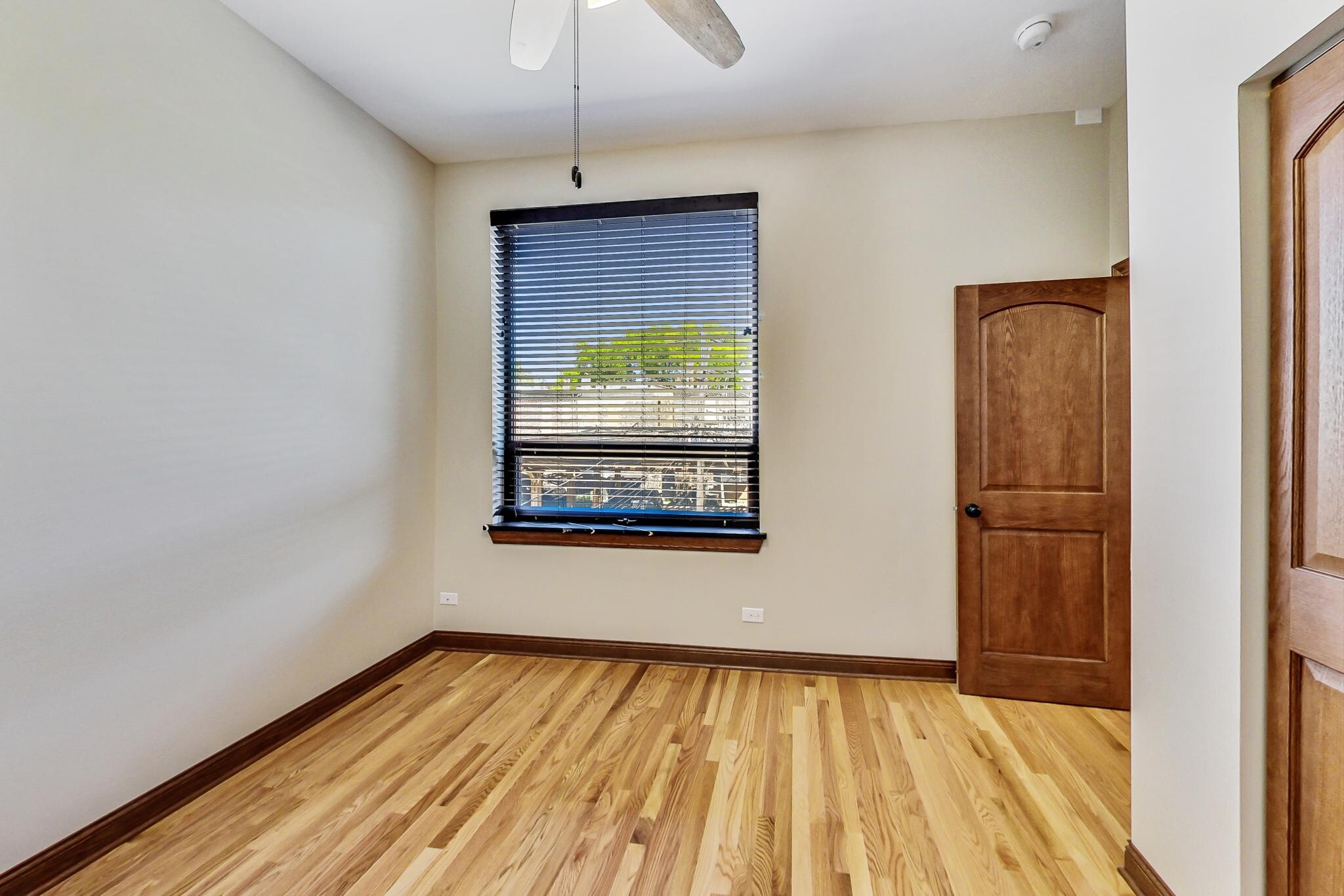 Building Photo - 2123 N Sheffield Ave