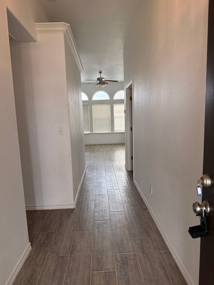 Building Photo - 3806 Los Arroyos Dr