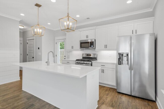 Building Photo - 2 bedroom with bonus space in Cahaba Heights!