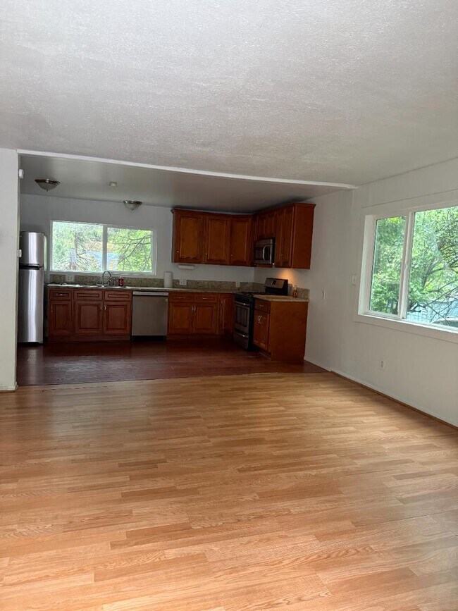 Building Photo - 767 Woodland Rd