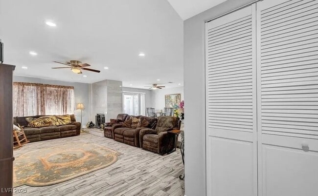 Building Photo - 204 Thunder St