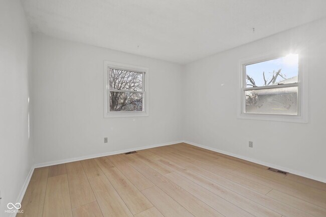 Building Photo - 8856 Moll Dr