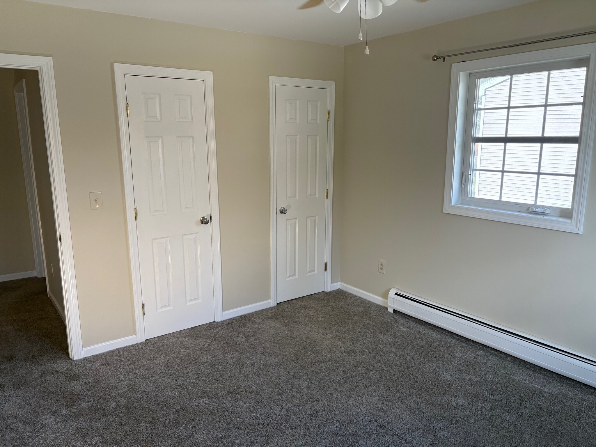 Building Photo - 10 Southview Dr