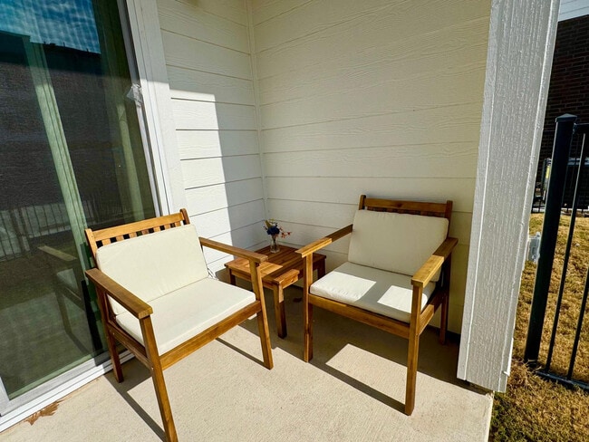 Building Photo - 1301 Leah Ave