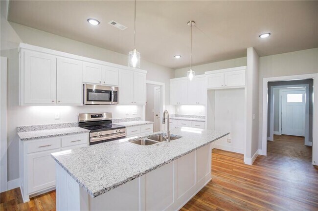 Building Photo - 907 Seaborn Way