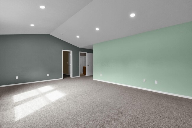 Building Photo - 210 Autumn Way