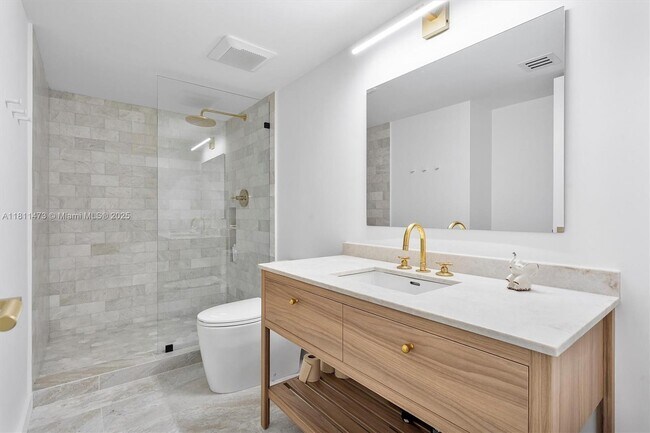 Building Photo - 2575 S Bayshore Dr