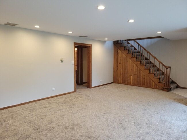 Building Photo - 3483 S Shore Dr