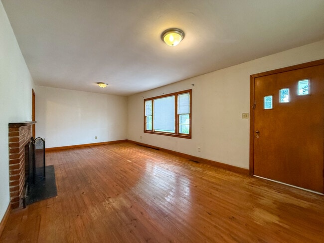 Building Photo - 325 4th St