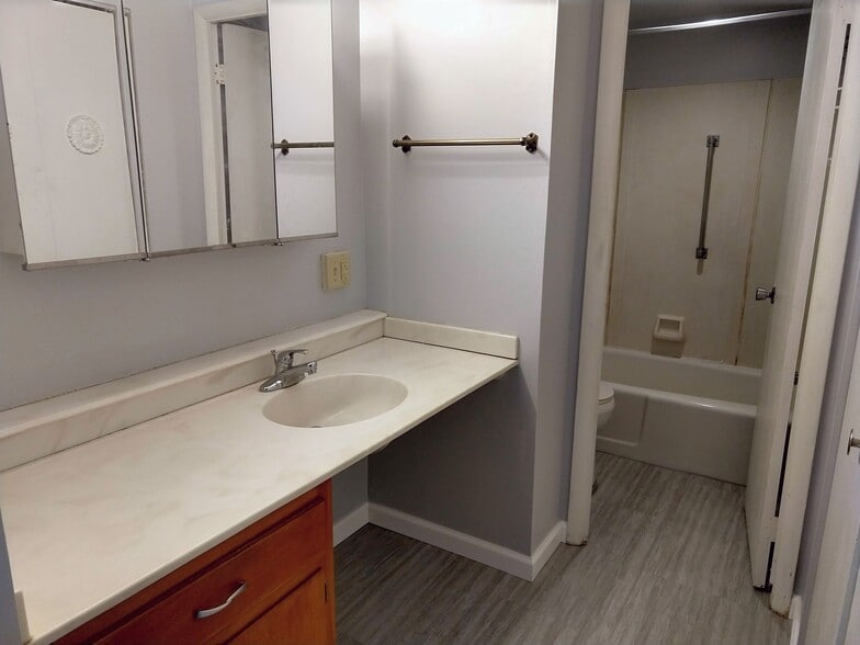 Building Photo - 200 Highland Ave