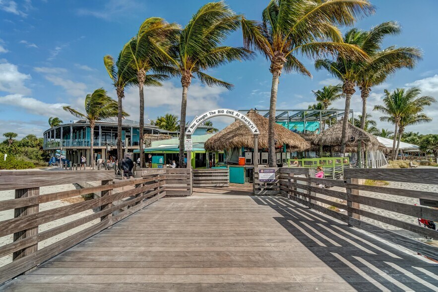 Building Photo - 1555 Tarpon Center Dr