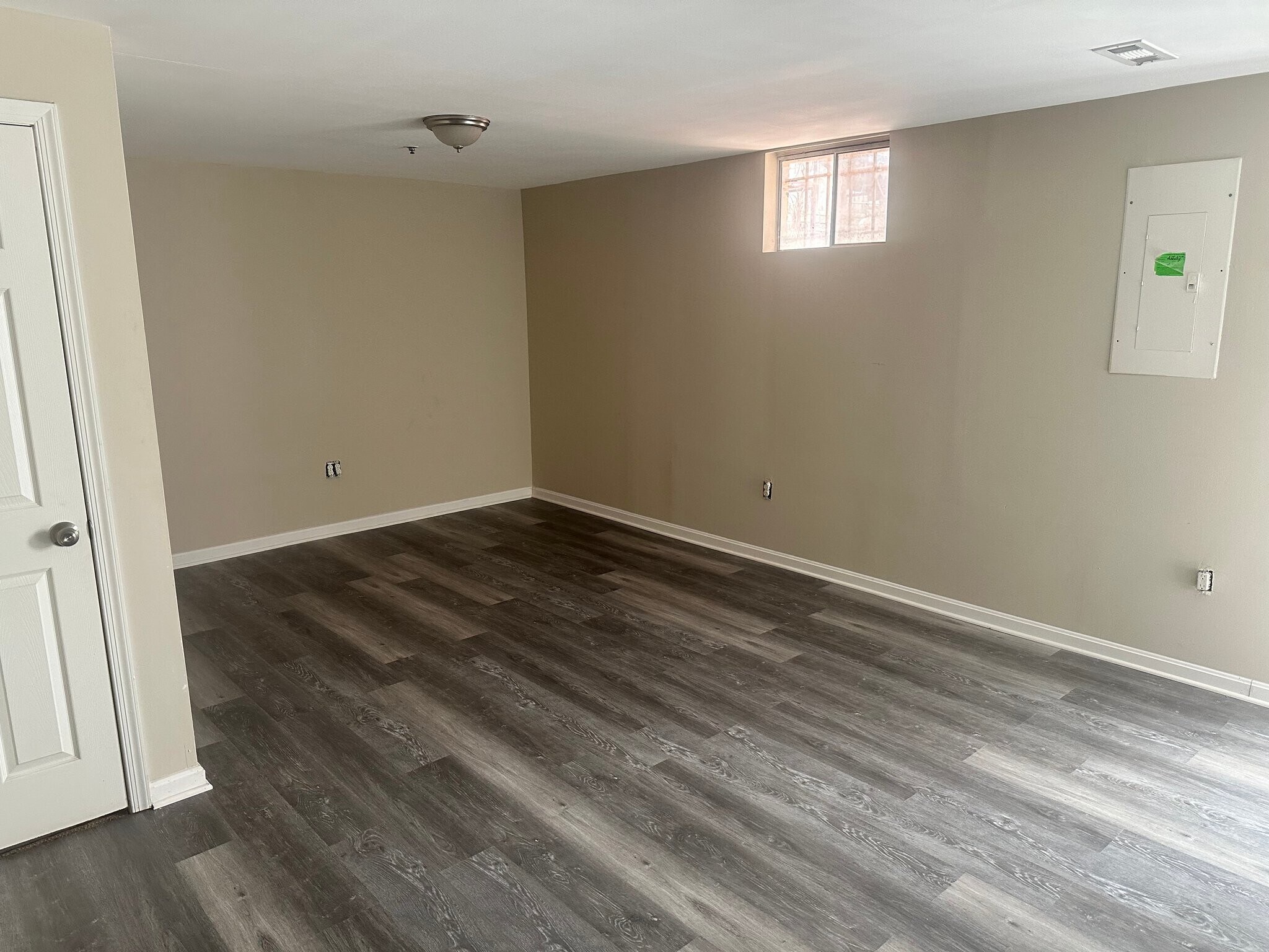 Building Photo - 8523 Grandhaven Ave