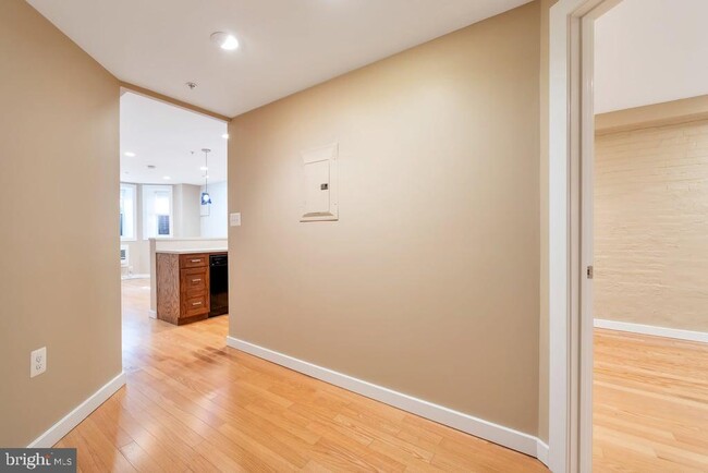Building Photo - 1415 Chapin St NW