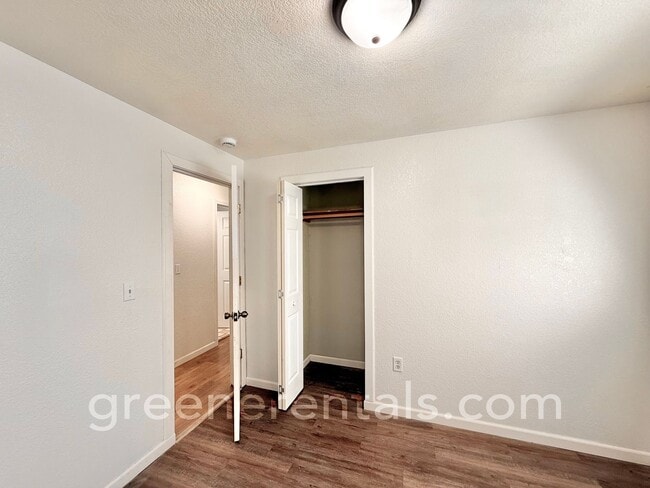 Building Photo - Coming Soon! 3BR/2BA Rambler in Nisqually ...