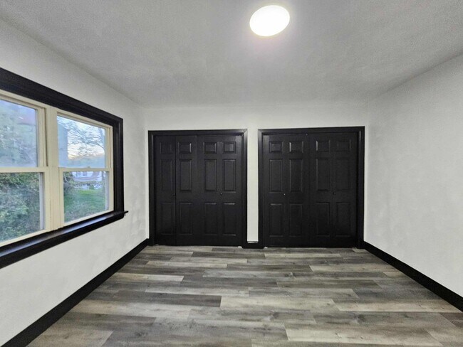 Building Photo - 1228 Clairhaven St
