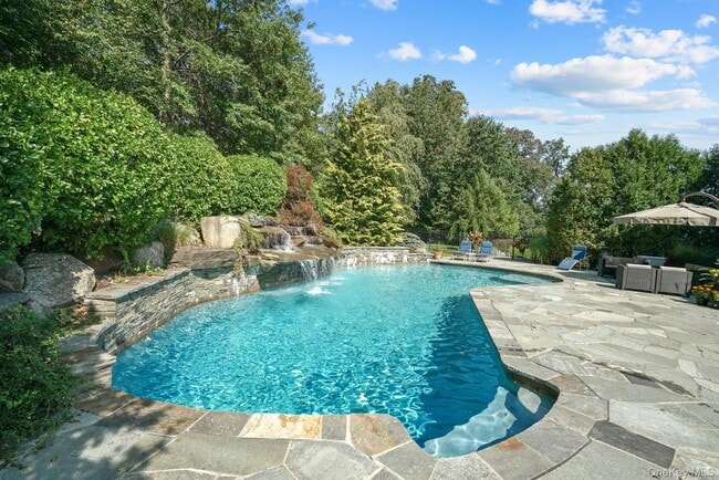 Building Photo - 24 Charnwood Dr