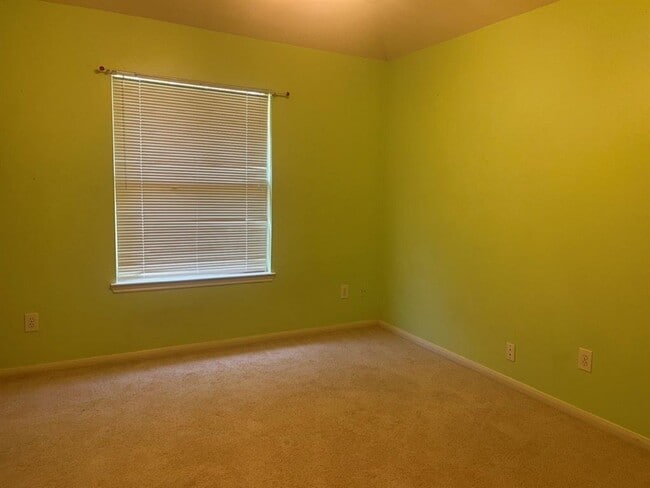 Building Photo - 3810 Hillbrook Dr