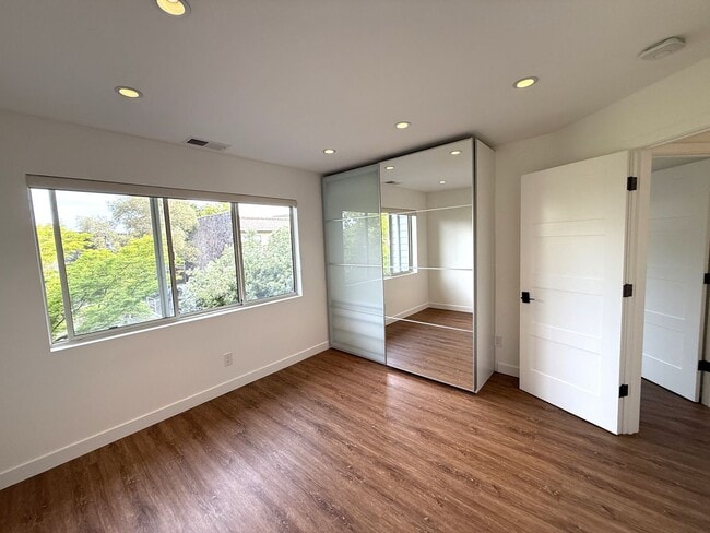 Building Photo - STUNNING THREE BEDROOM PLUS OFFICE MARINER GREEN CONDO WITH GREAT OUTDOOR SPACE