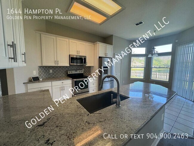 Building Photo - 1644 Hampton Pl