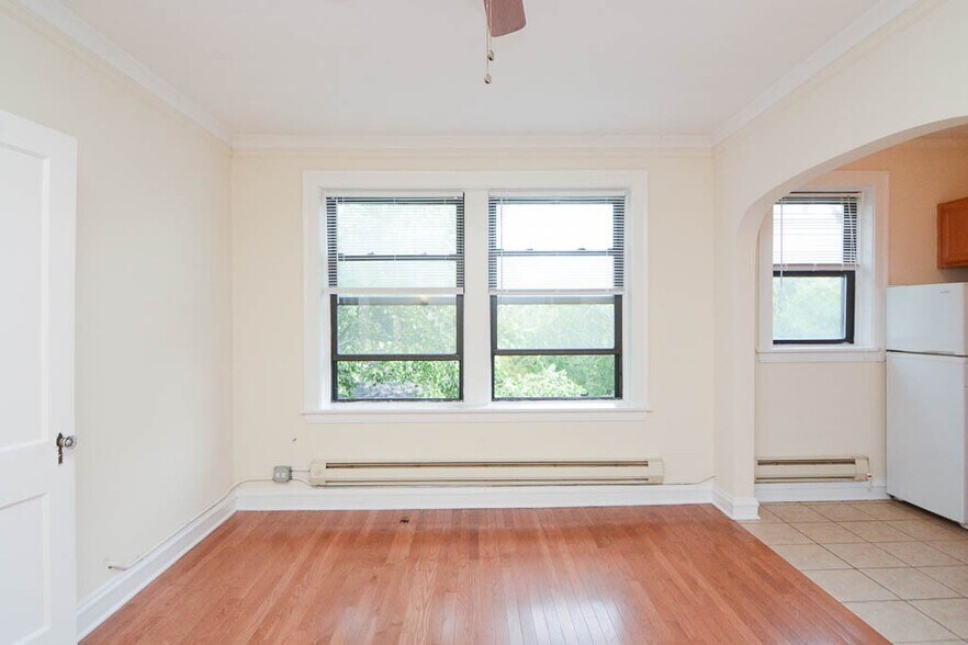 Building Photo - 4349 N Damen Ave