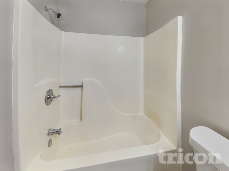 Building Photo - 4580 Woodcroft Cove