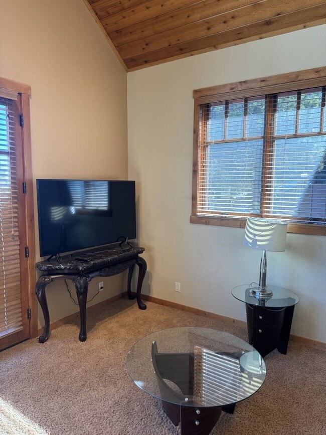 Building Photo - Luxury 5-Bedroom, 6-Bathroom Mountain Retreat – Hot Tub, Fireplaces, & More!