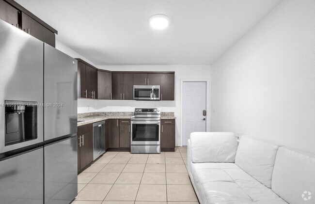 Building Photo - 115 NW 28th Ave