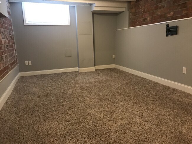 Building Photo - Charming 2 Bedroom/2.5 Bathroom Townhome in Highlandtown, MD!