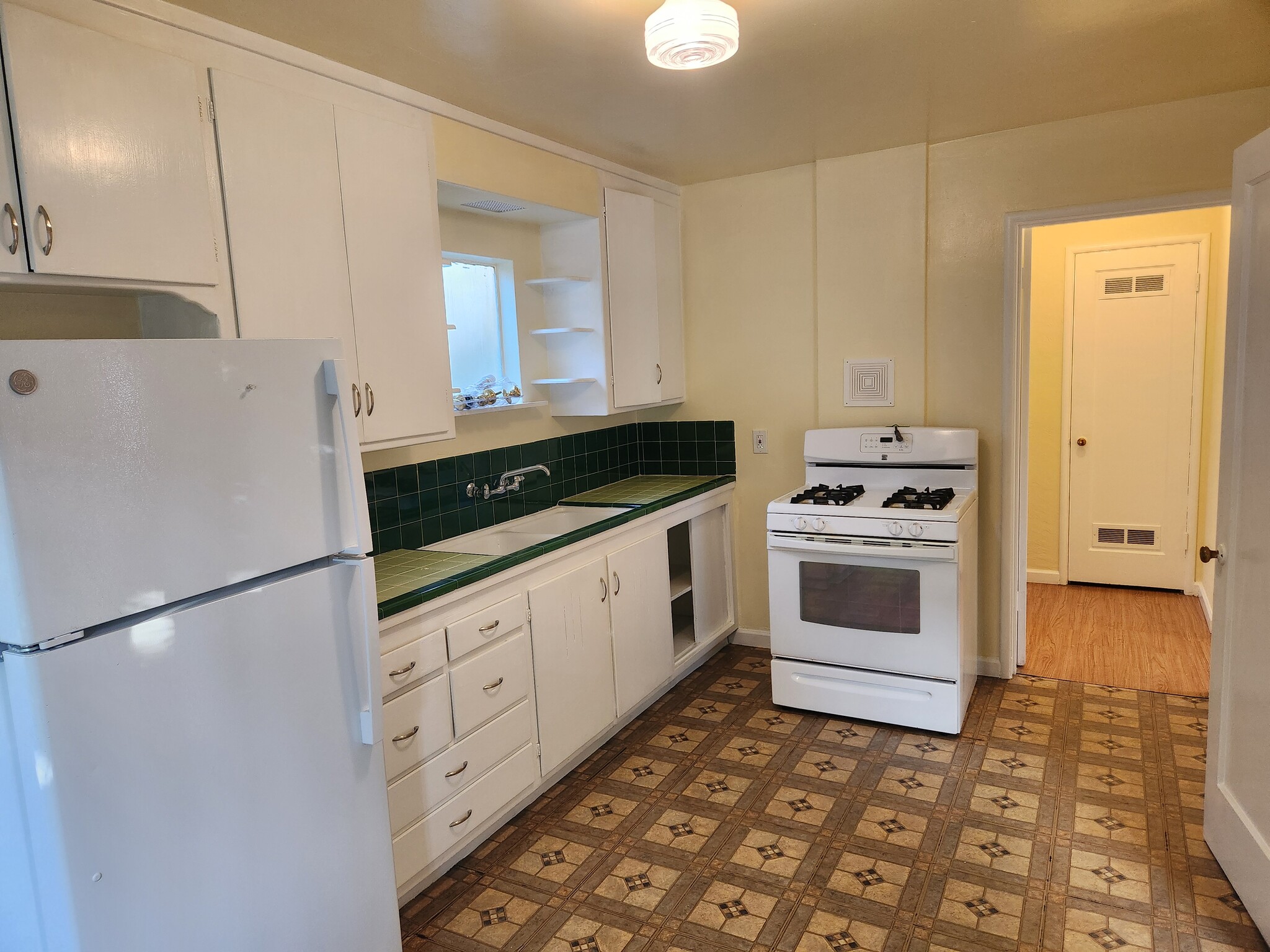 Kitchen - 1327 Parker St
