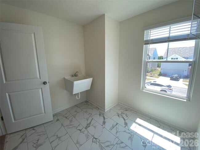 Building Photo - 1326 Harleston St