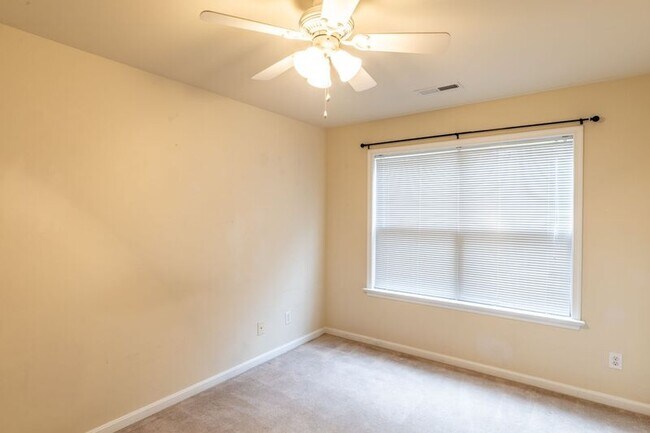 Building Photo - 2455 N Berkshire Rd