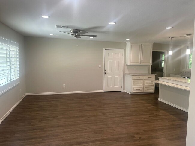 Building Photo - 1409 N Blair St