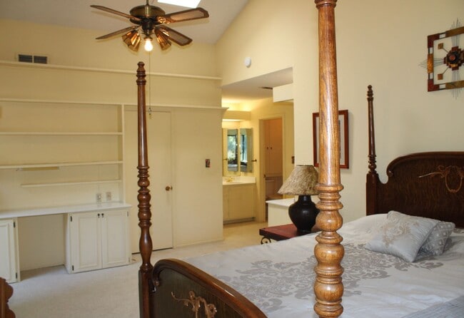Building Photo - 400 Hartnell Pl