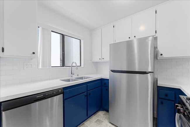 Building Photo - 448 W Windsor Rd