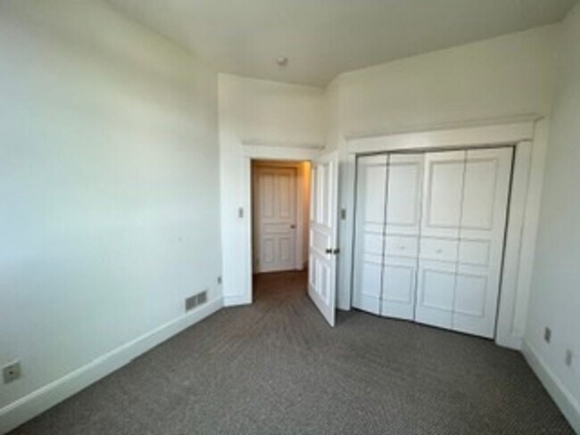 Building Photo - 1 Bedroom + Office Space in Emmaus