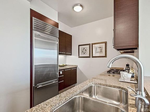 Building Photo - 425 1st St