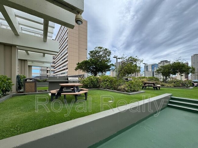 Building Photo - 2333 Kapiolani Blvd