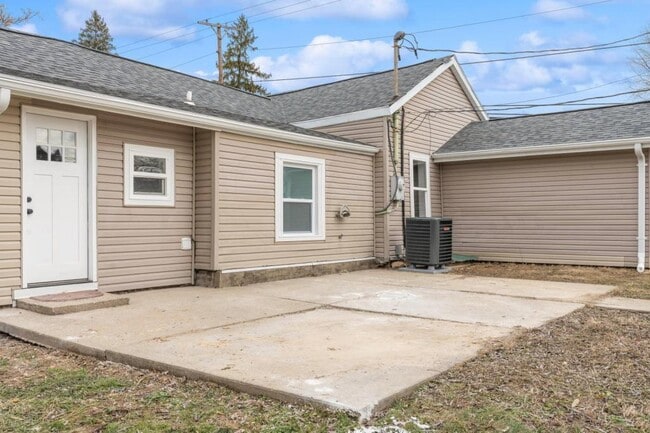 Building Photo - 8450 S Mann Rd