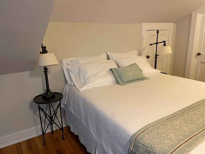 Building Photo - 1373 Barker Rd