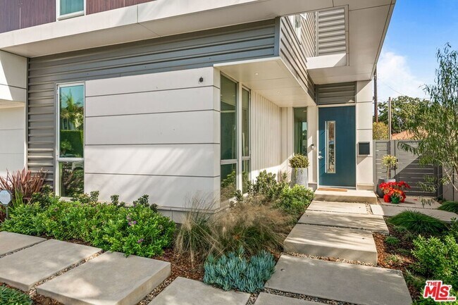 Building Photo - 2736 Armacost Ave