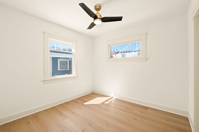 Building Photo - 4419–4423 Mississippi St — fully renovated with designer finishes throughout!