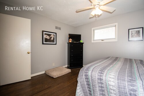 Building Photo - Remodeled Ranch w/Fin Bsmt Fenced Yard in ...