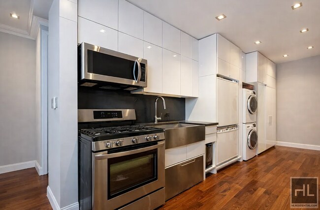 Building Photo - East 3rd Street