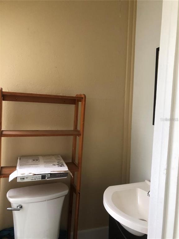 Building Photo - 25422 Pine St