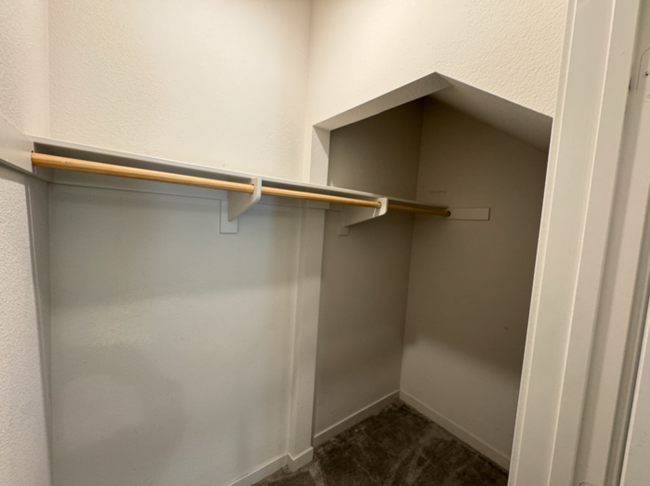 Building Photo - Luxurious 3 Bedroom 2 Bathroom Townhome in...