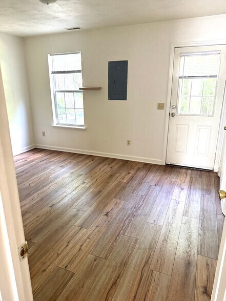 Bonus room with door to back yard - 834 Patrick Henry Dr