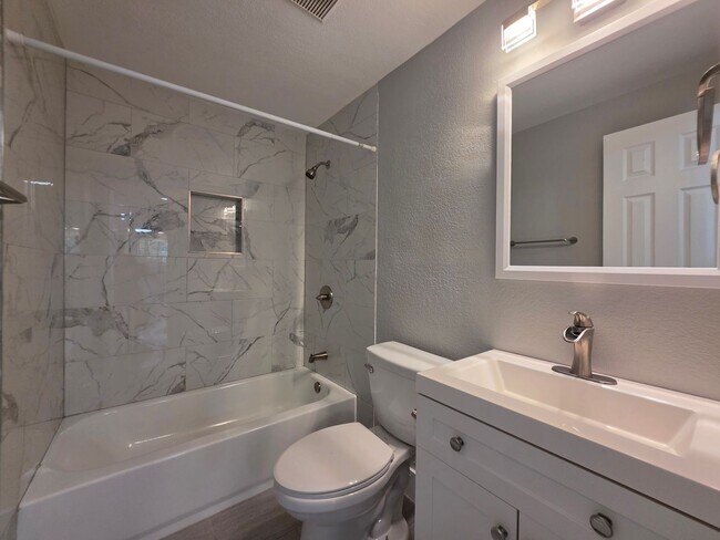 Building Photo - AVAILABLE NOW!! 4-Bedroom, 3-Bathroom Home Nestled in the Cotton Creek Neighborhood!